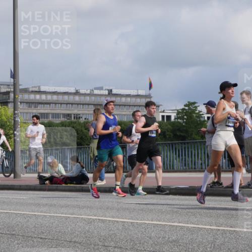 29.06.2025 - hella hamburg halbmarathon Luisa Fischer http://msf.ph/oto/8451437 29.06.2025 09:50:12 Kennedybrücke 12462, 18689, 1696, 1562, 2196, 2296, 4602, 5092, 5923, 8901, 10384 meine-sportfotos.de