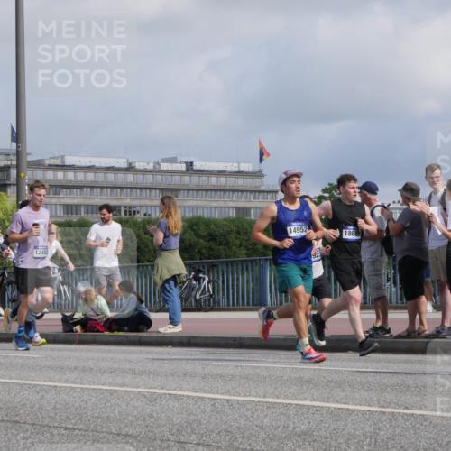 29.06.2025 - hella hamburg halbmarathon Luisa Fischer http://msf.ph/oto/8451460 29.06.2025 09:50:13 Kennedybrücke 581, 12462, 14952, 923, 18689, 1562, 2196, 2296, 4602, 5092, 5923, 8362, 8901, 10384 meine-sportfotos.de