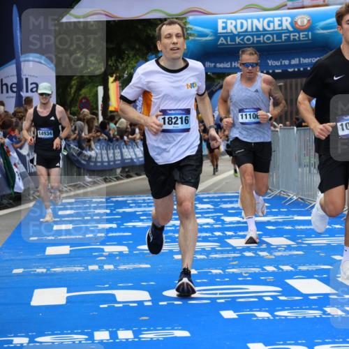 29.06.2025 - hella hamburg halbmarathon Strokosch-Dieckow http://msf.ph/oto/8451475 29.06.2025 10:37:35 Ziel 1290, 1505, 5042, 5791, 6047, 7831, 9914, 10451, 10922, 11106, 14934, 18193, 18216 meine-sportfotos.de