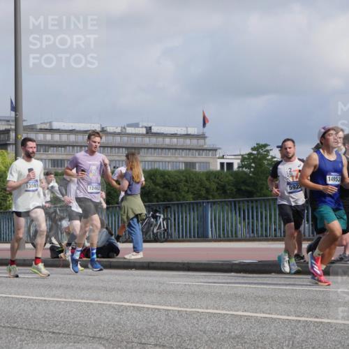 29.06.2025 - hella hamburg halbmarathon Luisa Fischer http://msf.ph/oto/8451485 29.06.2025 09:50:13 Kennedybrücke 562, 13581, 12462, 5925, 14952, 18, 1562, 2196, 2296, 4602, 5092, 5923, 8362, 8901, 10384 meine-sportfotos.de