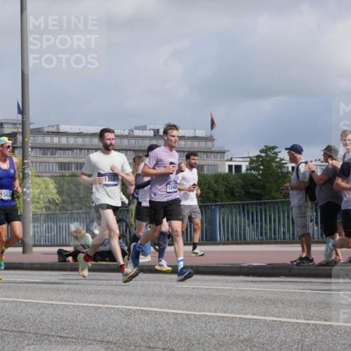 29.06.2025 - hella hamburg halbmarathon Luisa Fischer http://msf.ph/oto/8451513 29.06.2025 09:50:14 Kennedybrücke 1493, 1562, 13581, 12462, 1562, 2196, 2296, 4602, 5092, 5923, 8362, 8901, 9944, 10384 meine-sportfotos.de