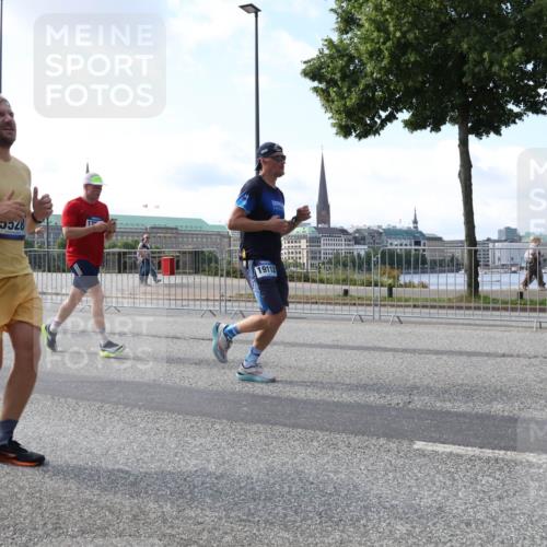 29.06.2025 - hella hamburg halbmarathon Lena Gebhardt http://msf.ph/oto/8451535 29.06.2025 09:54:00 Lombardsbrücke 87, 19112, 1098, 1119, 1399, 1413, 1424, 1476, 1892, 1902, 2098, 2188, 2270, 2516, 2823, 2842, 2890, 2937, 3004, 3186, 3414, 3477, 3785, 4140, 4183, 4185, 4235, 4237, 4247, 4270, 4949, 5115, 5362, 5528, 5532, 5650, 6071, 6198, 6309, 6388, 6575, 6831, 6903, 7167, 7297, 7385, 7448, 7480, 7734, 8023, 8269, 8743, 8928, 9030, 9043, 9105, 9463, 9482, 9619, 9626, 9633, 9723, 9965, 10529, 10792, 11077, 11848, 11936, 12084, 13009 meine-sportfotos.de