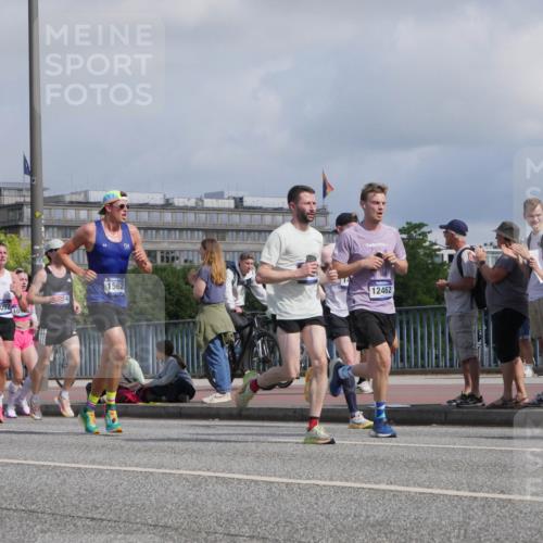 29.06.2025 - hella hamburg halbmarathon Luisa Fischer http://msf.ph/oto/8451540 29.06.2025 09:50:14 Kennedybrücke 5092, 1058, 1562, 12462, 1562, 2196, 2296, 4602, 5092, 5923, 8362, 8901, 9944, 10384 meine-sportfotos.de