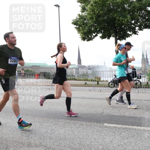 29.06.2025 - hella hamburg halbmarathon Lena Gebhardt http://msf.ph/oto/8451544 29.06.2025 10:30:56 Lombardsbrücke 3281, 1059, 1472, 1647, 1773, 2097, 2268, 2505, 2569, 2754, 2755, 3131, 3281, 4198, 4561, 4575, 4819, 6195, 6344, 6556, 6620, 6787, 7071, 7120, 7351, 8072, 8073, 8757, 9576, 9830, 10989, 11981, 11984, 11988, 12384, 12460, 12461, 12627, 12687, 14095, 14216, 14421, 14803, 15299, 15466, 15589, 15757, 15789, 16504, 16791, 17224, 17463, 17509, 17742, 17966, 18362, 18795, 18860, 19052, 19226 meine-sportfotos.de
