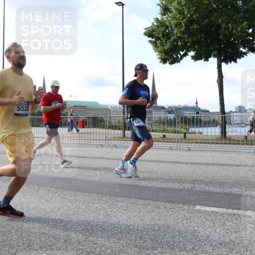 29.06.2025 - hella hamburg halbmarathon Lena Gebhardt http://msf.ph/oto/8451562 29.06.2025 09:54:01 Lombardsbrücke 5528, 17, 1911, 1098, 1119, 1399, 1413, 1424, 1476, 1892, 1902, 2098, 2188, 2270, 2516, 2823, 2842, 2890, 2937, 3004, 3186, 3414, 3477, 3785, 4029, 4140, 4183, 4185, 4235, 4237, 4247, 4270, 4949, 5115, 5362, 5528, 5532, 5650, 6071, 6198, 6309, 6388, 6575, 6831, 6903, 7167, 7297, 7385, 7448, 7480, 7734, 8023, 8269, 8743, 8928, 9030, 9043, 9105, 9463, 9482, 9619, 9626, 9633, 9723, 9965, 10529, 10792, 11077, 11848, 11936, 12084 meine-sportfotos.de