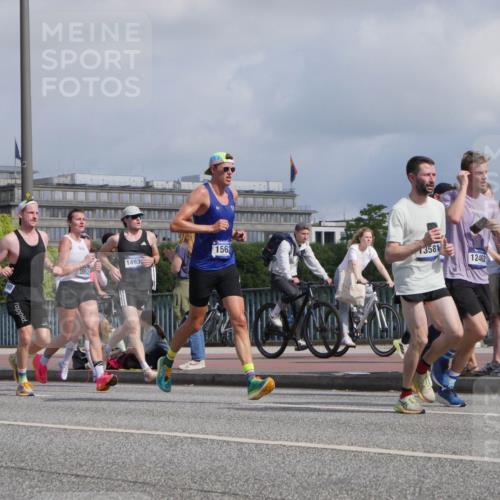 29.06.2025 - hella hamburg halbmarathon Luisa Fischer http://msf.ph/oto/8451566 29.06.2025 09:50:15 Kennedybrücke 98, 5092, 1493, 156, 3581, 12462, 1562, 2296, 4602, 5092, 5923, 8362, 8901, 9944, 10384 meine-sportfotos.de