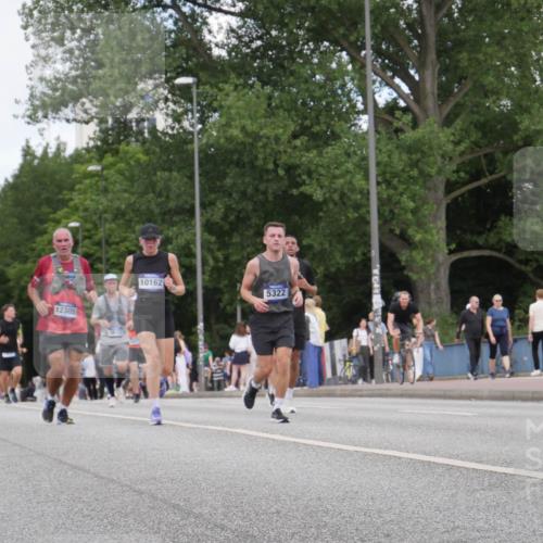 29.06.2025 - hella hamburg halbmarathon Luisa Fischer http://msf.ph/oto/8451579 29.06.2025 10:32:48 Kennedybrücke 12305, 3613, 10162, 5322, 1869, 3613, 4982, 5063, 5322, 8388, 10162 meine-sportfotos.de