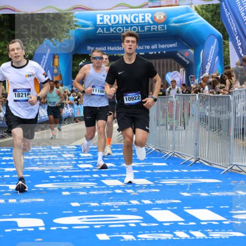 29.06.2025 - hella hamburg halbmarathon Strokosch-Dieckow http://msf.ph/oto/8451607 29.06.2025 10:37:34 Ziel 1290, 1505, 5042, 5791, 6047, 7831, 9914, 10451, 10922, 11106, 14934, 18193, 18216 meine-sportfotos.de