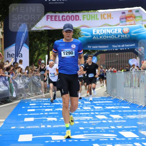 29.06.2025 - hella hamburg halbmarathon Strokosch-Dieckow http://msf.ph/oto/8451619 29.06.2025 10:37:31 Ziel 1290, 2767, 5042, 5791, 6047, 7831, 9017, 9914, 10451, 10922, 11106, 13372, 18159, 18193, 18216, 18723 meine-sportfotos.de