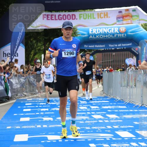 29.06.2025 - hella hamburg halbmarathon Strokosch-Dieckow http://msf.ph/oto/8451646 29.06.2025 10:37:31 Ziel 1290, 2767, 5042, 5791, 6047, 7831, 9017, 9914, 10451, 10922, 11106, 13372, 18159, 18193, 18216, 18723 meine-sportfotos.de