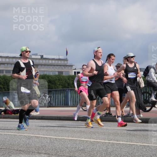 29.06.2025 - hella hamburg halbmarathon Luisa Fischer http://msf.ph/oto/8451654 29.06.2025 09:50:16 Kennedybrücke 135, 10968, 198, 14934, 5092, 1164, 1562, 1644, 2296, 5092, 5923, 8362, 8901, 9944, 10384 meine-sportfotos.de