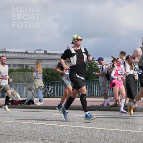 29.06.2025 - hella hamburg halbmarathon Luisa Fischer http://msf.ph/oto/8451688 29.06.2025 09:50:17 Kennedybrücke 229, 10968, 8798, 18216, 1164, 1562, 1644, 2296, 5092, 5923, 8362, 9178, 9944, 10384 meine-sportfotos.de
