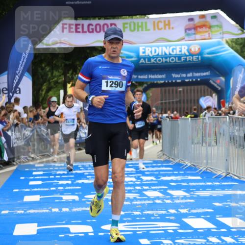 29.06.2025 - hella hamburg halbmarathon Strokosch-Dieckow http://msf.ph/oto/8451695 29.06.2025 10:37:32 Ziel 1290, 2767, 5042, 5791, 6047, 7831, 9017, 9914, 10451, 10922, 11106, 13372, 14934, 18193, 18216 meine-sportfotos.de