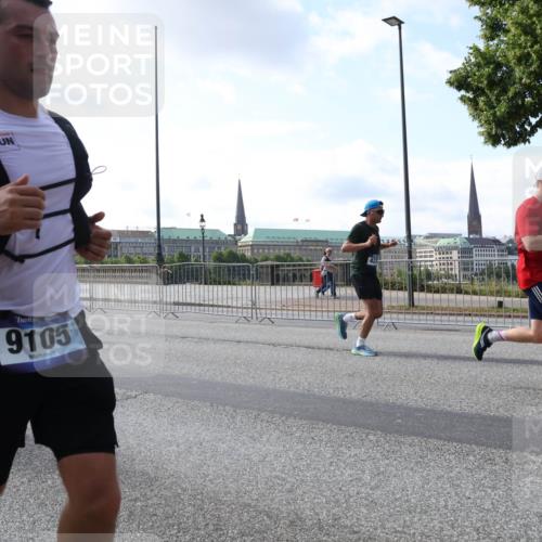 29.06.2025 - hella hamburg halbmarathon Lena Gebhardt http://msf.ph/oto/8451697 29.06.2025 09:54:01 Lombardsbrücke 098, 9105, 170, 1098, 1119, 1399, 1413, 1424, 1476, 1892, 1902, 2098, 2188, 2270, 2516, 2823, 2842, 2890, 2937, 3004, 3186, 3414, 3477, 3785, 4029, 4140, 4183, 4185, 4235, 4237, 4247, 4270, 4949, 5115, 5362, 5528, 5532, 5650, 6071, 6198, 6309, 6388, 6575, 6831, 6903, 7167, 7297, 7385, 7448, 7480, 7734, 8023, 8269, 8743, 8928, 9030, 9043, 9105, 9463, 9482, 9619, 9626, 9633, 9723, 9965, 10529, 10792, 11077, 11848, 11936, 12084 meine-sportfotos.de