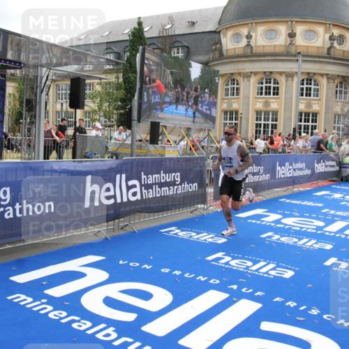 29.06.2025 - hella hamburg halbmarathon Michael Strokosch http://msf.ph/oto/8451718 29.06.2025 10:30:02 Ziel 3189, 5308, 8190, 9634, 10270, 15672, 17768 meine-sportfotos.de