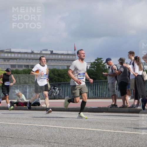 29.06.2025 - hella hamburg halbmarathon Luisa Fischer http://msf.ph/oto/8451746 29.06.2025 09:50:18 Kennedybrücke 14908, 2296, 18216, 18159, 1164, 1562, 1644, 2296, 5092, 5923, 6990, 8362, 9178, 9944, 10384 meine-sportfotos.de