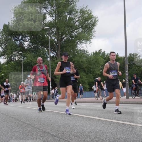 29.06.2025 - hella hamburg halbmarathon Luisa Fischer http://msf.ph/oto/8451765 29.06.2025 10:32:52 Kennedybrücke 3613, 6415, 12305, 0162, 8046, 5322, 1192, 1869, 3613, 4982, 5322, 7449, 8388, 10162 meine-sportfotos.de