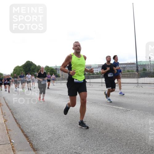 29.06.2025 - hella hamburg halbmarathon Lena Gebhardt http://msf.ph/oto/8451782 29.06.2025 10:30:57 Lombardsbrücke 15299, 11981, 1059, 1472, 1647, 1773, 1979, 2097, 2268, 2505, 2569, 2754, 2755, 3131, 3281, 4198, 4561, 4575, 4819, 5437, 6057, 6195, 6344, 6556, 6620, 6787, 7071, 7120, 7351, 8072, 8073, 8757, 9576, 9830, 10989, 11981, 11984, 11988, 12384, 12460, 12461, 12627, 14095, 14216, 14421, 14803, 15299, 15466, 15589, 15757, 15789, 16504, 16791, 17224, 17463, 17509, 17587, 17742, 17966, 18362, 18795, 18860, 19052, 19226 meine-sportfotos.de