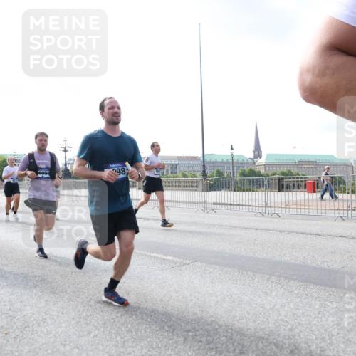 29.06.2025 - hella hamburg halbmarathon Lena Gebhardt http://msf.ph/oto/8451803 29.06.2025 09:54:02 Lombardsbrücke 9482, 17997, 6004, 98, 1098, 1119, 1399, 1413, 1424, 1476, 1892, 1902, 2098, 2188, 2270, 2516, 2823, 2842, 2890, 2937, 3004, 3186, 3414, 3477, 3785, 4029, 4140, 4183, 4185, 4235, 4237, 4247, 4270, 4949, 5115, 5362, 5528, 5532, 5650, 6198, 6309, 6388, 6575, 6630, 6831, 6903, 7167, 7297, 7385, 7448, 7480, 7734, 8023, 8269, 8743, 8928, 9030, 9043, 9105, 9463, 9482, 9619, 9626, 9633, 9723, 9965, 10529, 10792, 11077, 11848, 11936, 12084 meine-sportfotos.de
