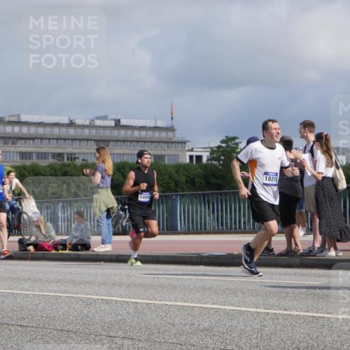 29.06.2025 - hella hamburg halbmarathon Luisa Fischer http://msf.ph/oto/8451807 29.06.2025 09:50:18 Kennedybrücke 10384, 14908, 18216, 1164, 1562, 1644, 2296, 5092, 5923, 6990, 8362, 9178, 9944, 10384 meine-sportfotos.de