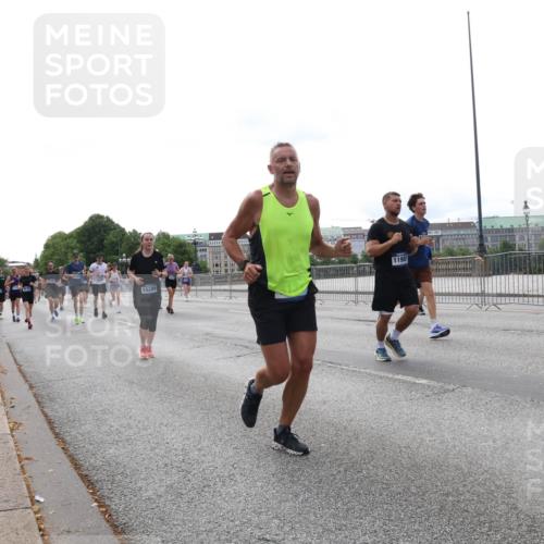 29.06.2025 - hella hamburg halbmarathon Lena Gebhardt http://msf.ph/oto/8451810 29.06.2025 10:30:57 Lombardsbrücke 15299, 11981, 1059, 1472, 1647, 1773, 1979, 2097, 2268, 2505, 2569, 2754, 2755, 3131, 3281, 4198, 4561, 4575, 4819, 5437, 6057, 6195, 6344, 6556, 6620, 6787, 7071, 7120, 7351, 8072, 8073, 8757, 9576, 9830, 10989, 11981, 11984, 11988, 12384, 12460, 12461, 12627, 14095, 14216, 14421, 14803, 15299, 15466, 15589, 15757, 15789, 16504, 16791, 17224, 17463, 17509, 17587, 17742, 17966, 18362, 18795, 18860, 19052, 19226 meine-sportfotos.de