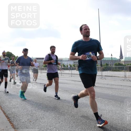 29.06.2025 - hella hamburg halbmarathon Lena Gebhardt http://msf.ph/oto/8451837 29.06.2025 09:54:02 Lombardsbrücke 9482, 17997, 1098, 1119, 1399, 1413, 1424, 1476, 1892, 1902, 2098, 2188, 2270, 2516, 2823, 2842, 2890, 2937, 3004, 3186, 3414, 3477, 3785, 4029, 4140, 4183, 4185, 4235, 4237, 4247, 4270, 4949, 5115, 5362, 5528, 5532, 5650, 6198, 6309, 6388, 6575, 6630, 6831, 6903, 7167, 7297, 7385, 7448, 7480, 7734, 8023, 8269, 8743, 8928, 9030, 9043, 9105, 9463, 9482, 9619, 9626, 9633, 9723, 9965, 10529, 10792, 11077, 11848, 11936, 12084 meine-sportfotos.de