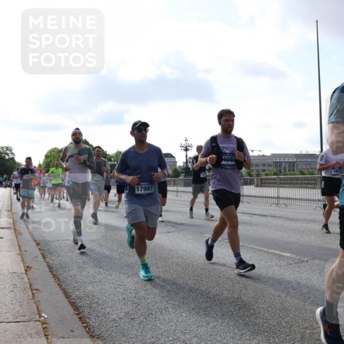 29.06.2025 - hella hamburg halbmarathon Lena Gebhardt http://msf.ph/oto/8451877 29.06.2025 09:54:02 Lombardsbrücke 9482, 17997, 1098, 1098, 1119, 1399, 1413, 1424, 1476, 1892, 1902, 2098, 2188, 2270, 2516, 2823, 2842, 2890, 2937, 3004, 3186, 3414, 3477, 3785, 4029, 4140, 4183, 4185, 4235, 4237, 4247, 4270, 4949, 5115, 5362, 5528, 5532, 5650, 6198, 6309, 6388, 6575, 6630, 6831, 6903, 7167, 7297, 7385, 7448, 7480, 7734, 8023, 8269, 8743, 8928, 9030, 9043, 9105, 9463, 9482, 9619, 9626, 9633, 9723, 9965, 10529, 10792, 11077, 11848, 11936, 12084 meine-sportfotos.de