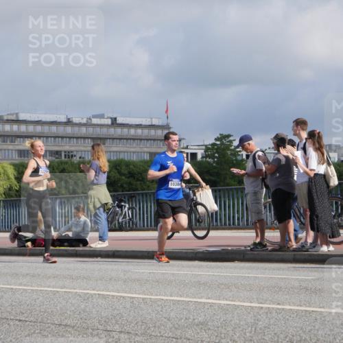 29.06.2025 - hella hamburg halbmarathon Luisa Fischer http://msf.ph/oto/8451887 29.06.2025 09:50:20 Kennedybrücke 12290, 10384, 1164, 1644, 2296, 6990, 8362, 9178, 9944, 10384 meine-sportfotos.de