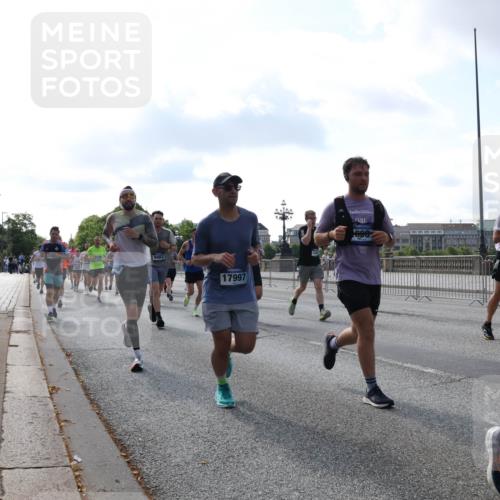 29.06.2025 - hella hamburg halbmarathon Lena Gebhardt http://msf.ph/oto/8451907 29.06.2025 09:54:02 Lombardsbrücke 9482, 17997, 698, 190, 1098, 1119, 1399, 1413, 1424, 1476, 1892, 1902, 2098, 2188, 2270, 2516, 2823, 2842, 2890, 2937, 3004, 3186, 3414, 3477, 3785, 4029, 4140, 4183, 4185, 4235, 4237, 4247, 4270, 4949, 5115, 5362, 5528, 5532, 5650, 6198, 6309, 6388, 6575, 6630, 6831, 6903, 7167, 7297, 7385, 7448, 7480, 7734, 8023, 8269, 8743, 8928, 9030, 9043, 9105, 9463, 9482, 9619, 9626, 9633, 9723, 9965, 10529, 10792, 11077, 11848, 11936, 12084 meine-sportfotos.de