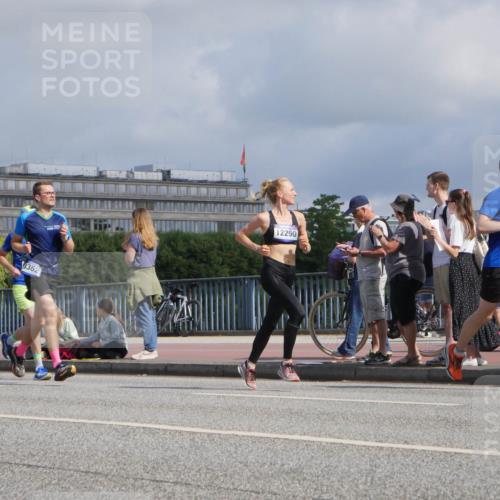 29.06.2025 - hella hamburg halbmarathon Luisa Fischer http://msf.ph/oto/8451938 29.06.2025 09:50:21 Kennedybrücke 8362, 12290, 1038, 1164, 1644, 2296, 6990, 8362, 9178, 9944, 10384 meine-sportfotos.de