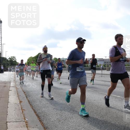 29.06.2025 - hella hamburg halbmarathon Lena Gebhardt http://msf.ph/oto/8451956 29.06.2025 09:54:03 Lombardsbrücke 9619, 17997, 1098, 1119, 1399, 1413, 1424, 1476, 1892, 1902, 2098, 2188, 2270, 2516, 2823, 2842, 2890, 2937, 3004, 3186, 3477, 3785, 4029, 4140, 4183, 4185, 4235, 4237, 4247, 4270, 4949, 5115, 5362, 5528, 5532, 5650, 6198, 6309, 6388, 6575, 6630, 6831, 7167, 7297, 7385, 7448, 7480, 7734, 8023, 8269, 8743, 8928, 9030, 9043, 9105, 9463, 9482, 9619, 9626, 9633, 9723, 9965, 10529, 10792, 11077, 11848, 11936, 12084 meine-sportfotos.de