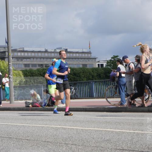29.06.2025 - hella hamburg halbmarathon Luisa Fischer http://msf.ph/oto/8451964 29.06.2025 09:50:21 Kennedybrücke 18841, 998362, 1164, 1644, 2296, 6990, 8362, 9178, 9944, 10384 meine-sportfotos.de