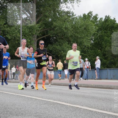 29.06.2025 - hella hamburg halbmarathon Luisa Fischer http://msf.ph/oto/8451999 29.06.2025 10:33:04 Kennedybrücke 1667, 290, 6590, 230, 16735, 18503, 14304, 1192, 1230, 1661, 2901, 4575, 4580, 6418, 6598, 7449, 10641, 10880 meine-sportfotos.de