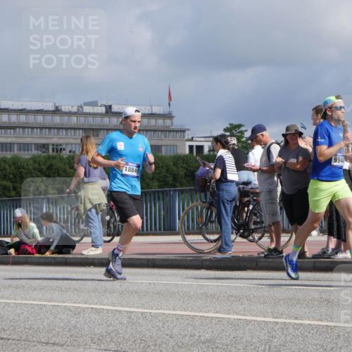 29.06.2025 - hella hamburg halbmarathon Luisa Fischer http://msf.ph/oto/8452046 29.06.2025 09:50:22 Kennedybrücke 18841, 5415, 9944, 1164, 1644, 1743, 2296, 6990, 8362, 9178, 9944, 10384 meine-sportfotos.de