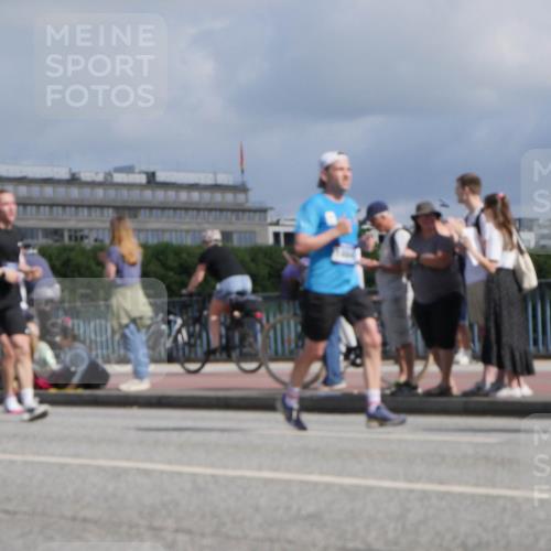 29.06.2025 - hella hamburg halbmarathon Luisa Fischer http://msf.ph/oto/8452073 29.06.2025 09:50:23 Kennedybrücke 1164, 1644, 1743, 6990, 8362, 9178, 9944, 10384 meine-sportfotos.de