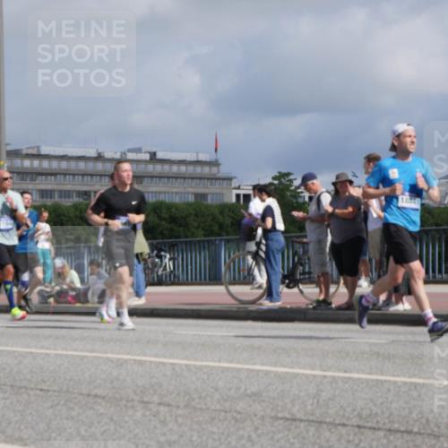 29.06.2025 - hella hamburg halbmarathon Luisa Fischer http://msf.ph/oto/8452104 29.06.2025 09:50:23 Kennedybrücke 18841, 1164, 1644, 1743, 6990, 8362, 9178, 9944, 10384 meine-sportfotos.de