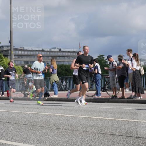 29.06.2025 - hella hamburg halbmarathon Luisa Fischer http://msf.ph/oto/8452135 29.06.2025 09:50:24 Kennedybrücke 18679, 5415, 1164, 1644, 1743, 5091, 6684, 6990, 8362, 9178, 9944, 10384 meine-sportfotos.de