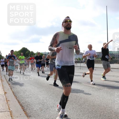 29.06.2025 - hella hamburg halbmarathon Lena Gebhardt http://msf.ph/oto/8452143 29.06.2025 09:54:04 Lombardsbrücke 15950, 94, 4237, 1098, 1119, 1399, 1413, 1424, 1476, 1892, 1902, 2098, 2188, 2270, 2516, 2823, 2842, 2890, 2937, 3004, 3186, 3477, 3785, 4029, 4140, 4183, 4185, 4235, 4237, 4247, 4270, 4949, 5115, 5362, 5528, 5532, 5650, 6198, 6309, 6388, 6575, 6630, 6831, 7167, 7297, 7385, 7448, 7480, 7734, 8023, 8269, 8743, 8928, 9030, 9043, 9105, 9463, 9482, 9619, 9626, 9633, 9723, 10529, 10792, 11077, 11848, 11936, 12084 meine-sportfotos.de