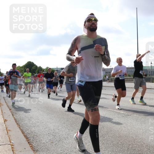 29.06.2025 - hella hamburg halbmarathon Lena Gebhardt http://msf.ph/oto/8452160 29.06.2025 09:54:04 Lombardsbrücke 15950, 8928, 9482, 4237, 1098, 1119, 1399, 1413, 1424, 1476, 1892, 1902, 2098, 2188, 2270, 2516, 2823, 2842, 2890, 2937, 3004, 3186, 3477, 3785, 4029, 4140, 4183, 4185, 4235, 4237, 4247, 4270, 4949, 5115, 5362, 5528, 5532, 5650, 6198, 6309, 6388, 6575, 6630, 6831, 7167, 7297, 7385, 7448, 7480, 7734, 8023, 8269, 8743, 8928, 9030, 9043, 9105, 9463, 9482, 9619, 9626, 9633, 9723, 10529, 10792, 11077, 11848, 11936, 12084 meine-sportfotos.de