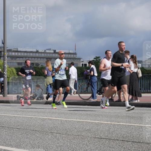 29.06.2025 - hella hamburg halbmarathon Luisa Fischer http://msf.ph/oto/8452168 29.06.2025 09:50:24 Kennedybrücke 6990, 18679, 1164, 1164, 1644, 1743, 5091, 6684, 6990, 8362, 9178, 9944, 10384 meine-sportfotos.de