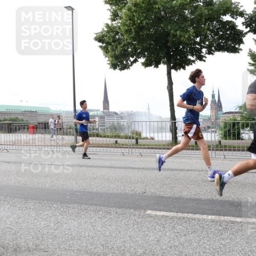 29.06.2025 - hella hamburg halbmarathon Lena Gebhardt http://msf.ph/oto/8452170 29.06.2025 10:30:59 Lombardsbrücke 1059, 1472, 1647, 1773, 1979, 2097, 2268, 2414, 2505, 2569, 2754, 2755, 3131, 3281, 4198, 4561, 4817, 5437, 5943, 6057, 6195, 6344, 6556, 6620, 6787, 7071, 7120, 7351, 8050, 8072, 8073, 8757, 9576, 9830, 10989, 11981, 11984, 11988, 12384, 12460, 12461, 12627, 14095, 14216, 14803, 15299, 15466, 15589, 15757, 16457, 16791, 17224, 17463, 17509, 17587, 17742, 17966, 18362, 18795, 18860, 19052, 19226 meine-sportfotos.de