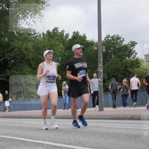 29.06.2025 - hella hamburg halbmarathon Luisa Fischer http://msf.ph/oto/8452199 29.06.2025 10:33:10 Kennedybrücke 8048, 18299, 18298, 1063, 1230, 1661, 2901, 3573, 4575, 6598, 8048, 10880 meine-sportfotos.de