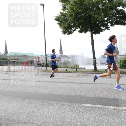 29.06.2025 - hella hamburg halbmarathon Lena Gebhardt http://msf.ph/oto/8452200 29.06.2025 10:30:59 Lombardsbrücke 1059, 1472, 1647, 1773, 1979, 2097, 2268, 2414, 2505, 2569, 2754, 2755, 3131, 3281, 4198, 4561, 4817, 5437, 5943, 6057, 6195, 6344, 6556, 6620, 6787, 7071, 7120, 7351, 8050, 8072, 8073, 8757, 9576, 9830, 10989, 11981, 11984, 11988, 12384, 12460, 12461, 12627, 14095, 14216, 14803, 15299, 15466, 15589, 15757, 16457, 16791, 17224, 17463, 17509, 17587, 17742, 17966, 18362, 18795, 18860, 19052, 19226 meine-sportfotos.de