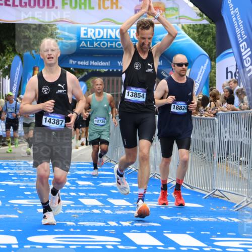29.06.2025 - hella hamburg halbmarathon Strokosch-Dieckow http://msf.ph/oto/8452230 29.06.2025 10:37:18 Ziel 2767, 4860, 5003, 10190, 12739, 12900, 13854, 14387, 14459, 15178, 15888, 17137, 17306, 17726, 18159, 18723, 18824 meine-sportfotos.de