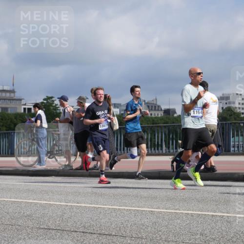 29.06.2025 - hella hamburg halbmarathon Luisa Fischer http://msf.ph/oto/8452241 29.06.2025 09:50:26 Kennedybrücke 18679, 1164, 1164, 1385, 1644, 1743, 5091, 5315, 6684, 6990, 8362, 9178, 9944 meine-sportfotos.de