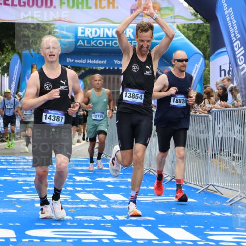 29.06.2025 - hella hamburg halbmarathon Strokosch-Dieckow http://msf.ph/oto/8452249 29.06.2025 10:37:18 Ziel 2767, 4860, 5003, 10190, 12739, 12900, 13854, 14387, 14459, 15178, 15888, 17137, 17306, 17726, 18159, 18723, 18824 meine-sportfotos.de