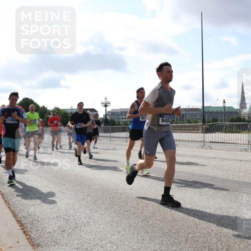 29.06.2025 - hella hamburg halbmarathon Lena Gebhardt http://msf.ph/oto/8452262 29.06.2025 09:54:04 Lombardsbrücke 15365, 15950, 961, 12679, 9482, 4237, 1098, 1119, 1399, 1413, 1424, 1476, 1892, 1902, 2098, 2188, 2270, 2516, 2823, 2842, 2890, 2937, 3004, 3186, 3477, 3785, 4029, 4140, 4183, 4185, 4235, 4237, 4247, 4270, 4949, 5115, 5362, 5528, 5532, 5650, 6198, 6309, 6388, 6575, 6630, 6831, 7167, 7297, 7385, 7448, 7480, 7734, 8023, 8269, 8743, 8928, 9030, 9043, 9105, 9463, 9482, 9619, 9626, 9633, 9723, 10529, 10792, 11077, 11848, 11936, 12084 meine-sportfotos.de