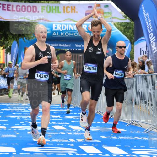 29.06.2025 - hella hamburg halbmarathon Strokosch-Dieckow http://msf.ph/oto/8452278 29.06.2025 10:37:18 Ziel 2767, 4860, 5003, 10190, 12739, 12900, 13854, 14387, 14459, 15178, 15888, 17137, 17306, 17726, 18159, 18723, 18824 meine-sportfotos.de