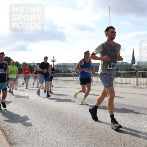 29.06.2025 - hella hamburg halbmarathon Lena Gebhardt http://msf.ph/oto/8452283 29.06.2025 09:54:05 Lombardsbrücke 1536, 15950, 12679, 1454, 619, 9482, 1098, 1119, 1399, 1413, 1424, 1476, 1892, 1902, 2098, 2188, 2270, 2516, 2823, 2842, 2890, 2937, 3004, 3477, 3785, 4029, 4140, 4183, 4185, 4235, 4237, 4247, 4270, 4949, 5020, 5115, 5362, 5528, 5532, 5650, 6198, 6309, 6388, 6575, 6630, 6831, 7167, 7297, 7385, 7448, 7480, 7734, 8023, 8269, 8743, 8928, 9030, 9043, 9105, 9463, 9482, 9619, 9633, 9723, 10529, 10792, 11077, 11848, 11936, 12084 meine-sportfotos.de