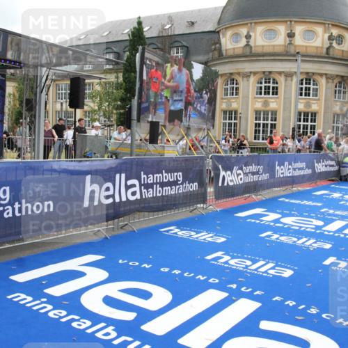 29.06.2025 - hella hamburg halbmarathon Michael Strokosch http://msf.ph/oto/8452284 29.06.2025 10:30:13 Ziel 1758, 8323, 12308, 15507 meine-sportfotos.de